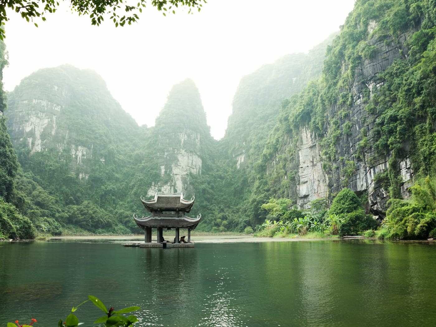 Động Phong Nha: đi vào nhịp của dòng sông ngầm